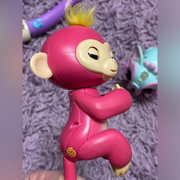 Fingerlings - Interactive Baby Monkey - Bella & - Picture 8 of 17